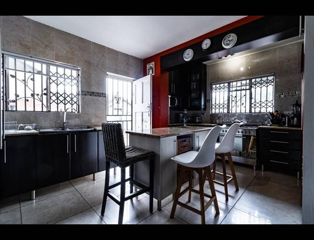 5 BEDROOM HOUSE FOR SALE IN LINMEYER